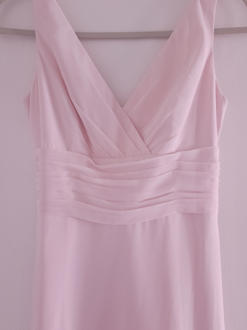 Sleeveless Light Pink V-Neck Bridesmaid/Wedding Dress